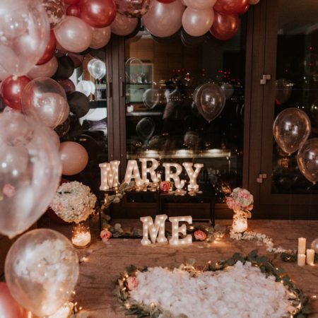 balloon proposal room decor